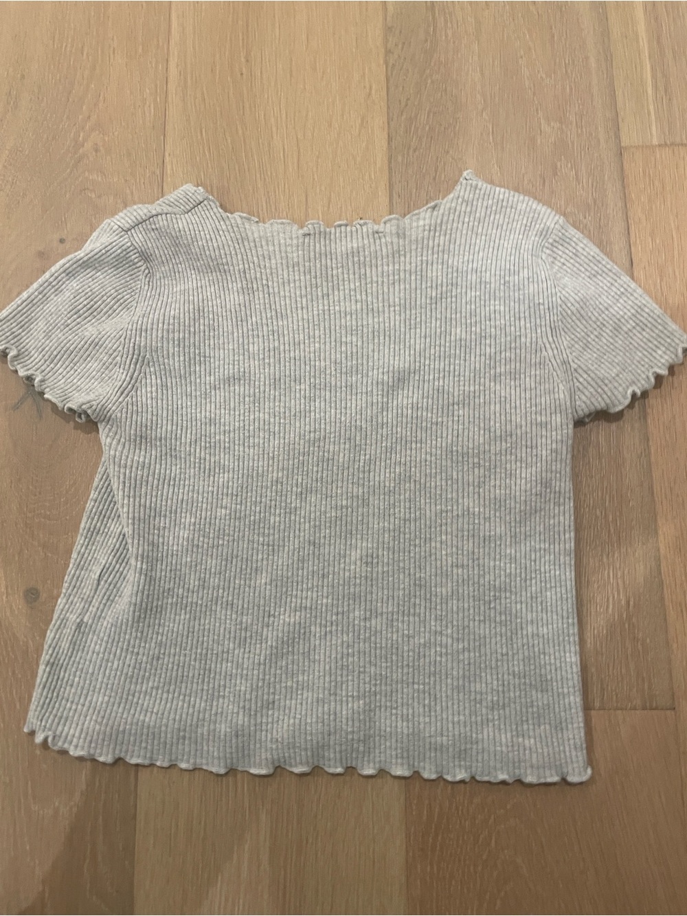Brandy Melville Heather Gray Ribbed Lettuce-Edge Short Sleeve Tee